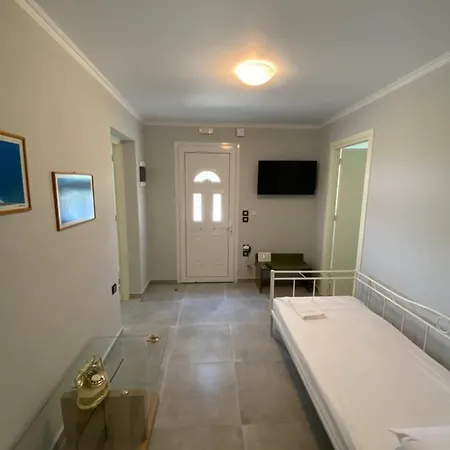 Dina's House أرغوستولي